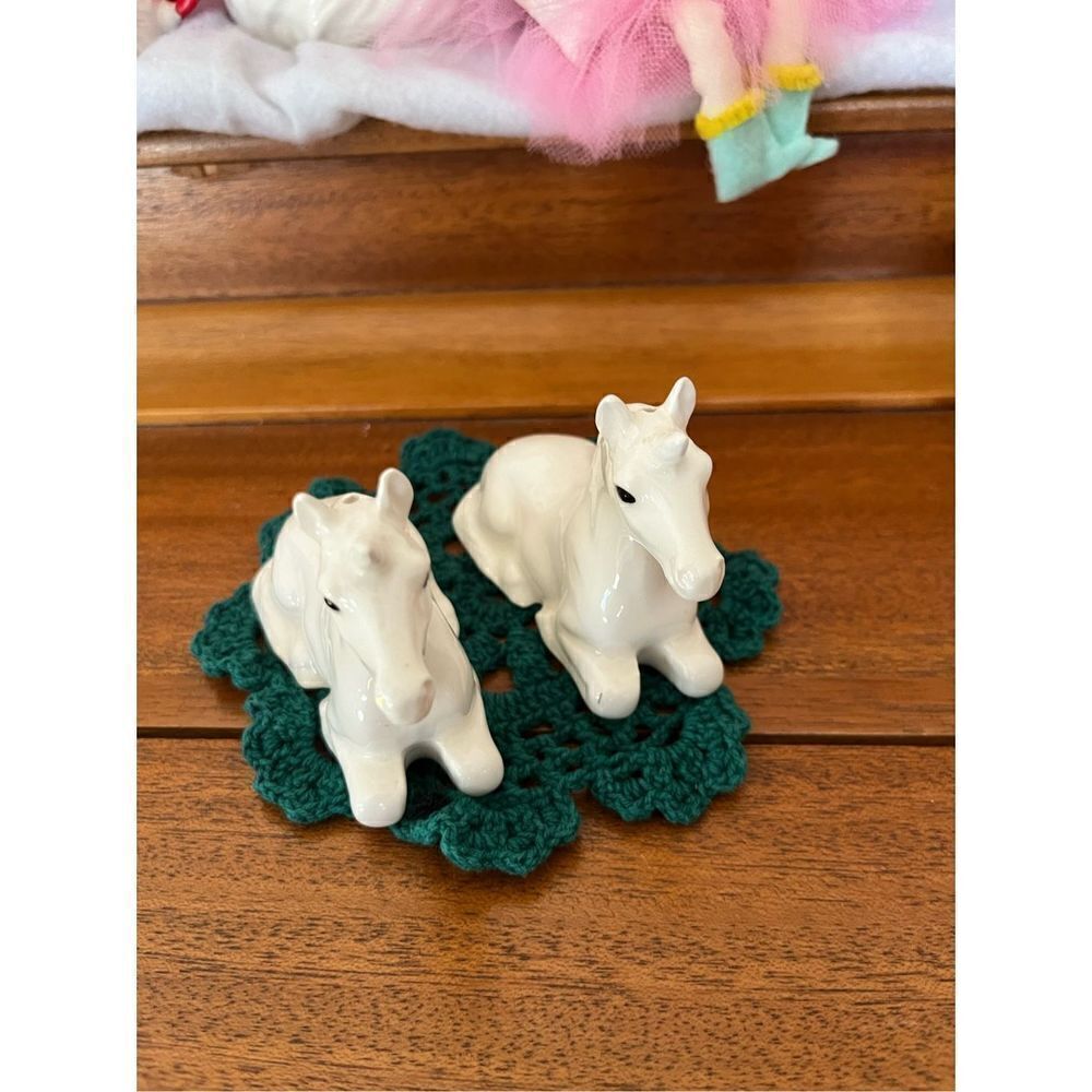 Vintage Norcrest Japan porcelain salt and pepper shakers unicorn fantasy rare - Picture 1 of 5